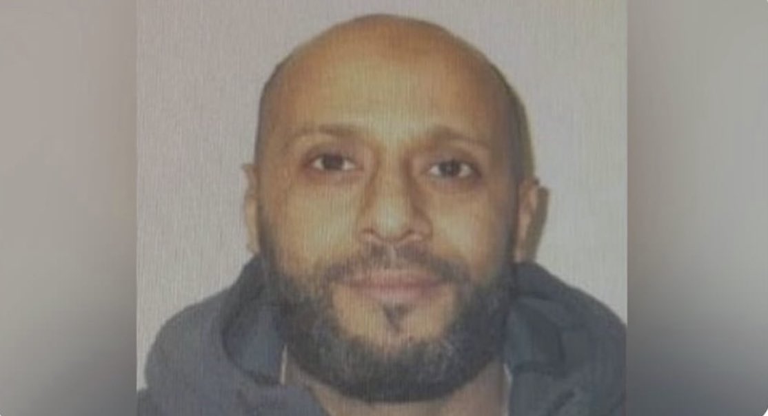 GossipRoomOff's tweet photo. 🚨 Attentat à #Bruxelles : le suspect Abdesalem Lassoued, un homme de 45 ans, est "en réanimation" après avoir été "neutralisé" par la police à #Schaerbeek ce mardi matin. L'homme interpellé a été touché au thorax par un tir des force de l'ordre. 🚔🇧🇪 (via RTBF) https://t.co/v5ICyEHwqL