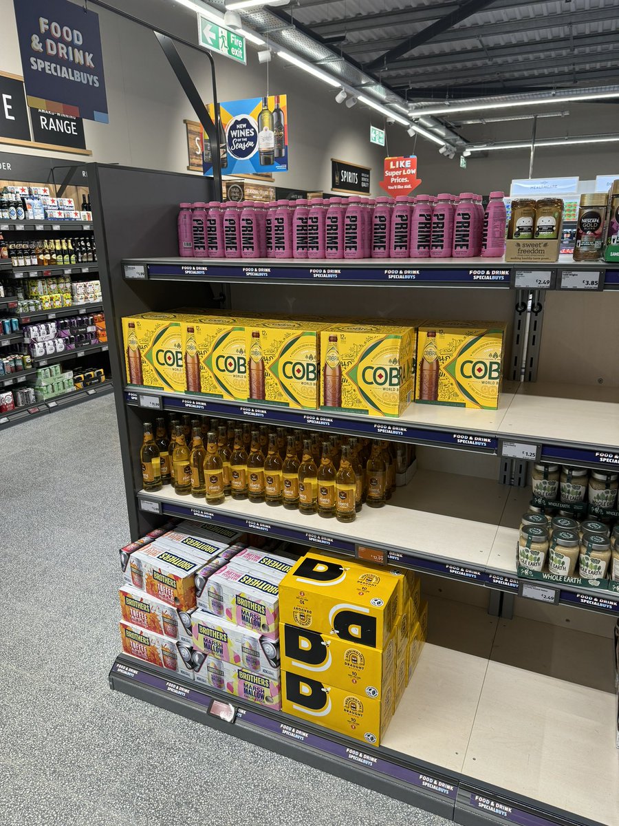 Harvmanz's tweet photo. @AldiUK - No Glowberry at Flitwick Aldi? Taken at 8am today. Please can you contact the store and confirm if they have it and at what time it will be put on the shelf? https://t.co/5mKUl70IPo
