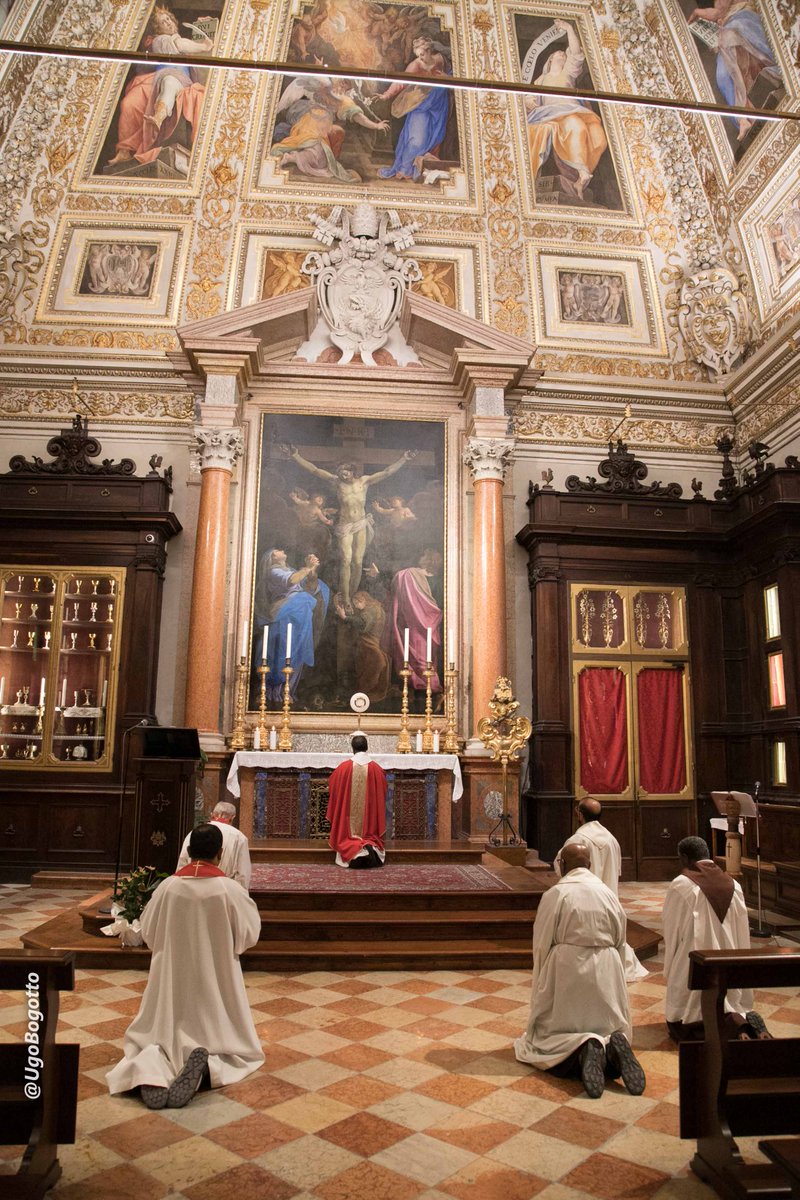 #17ottobre Per tutto il giorno, alla Cappella dei Santi Pellegrini, sarà esposto il Santissimo Sacramento. Sacerdoti, religiosi, loretani e pellegrini sono invitati a vivere un momento di preghiera per invocare il dono della pace in Terrasanta.

Ph Ugo Bogotto
