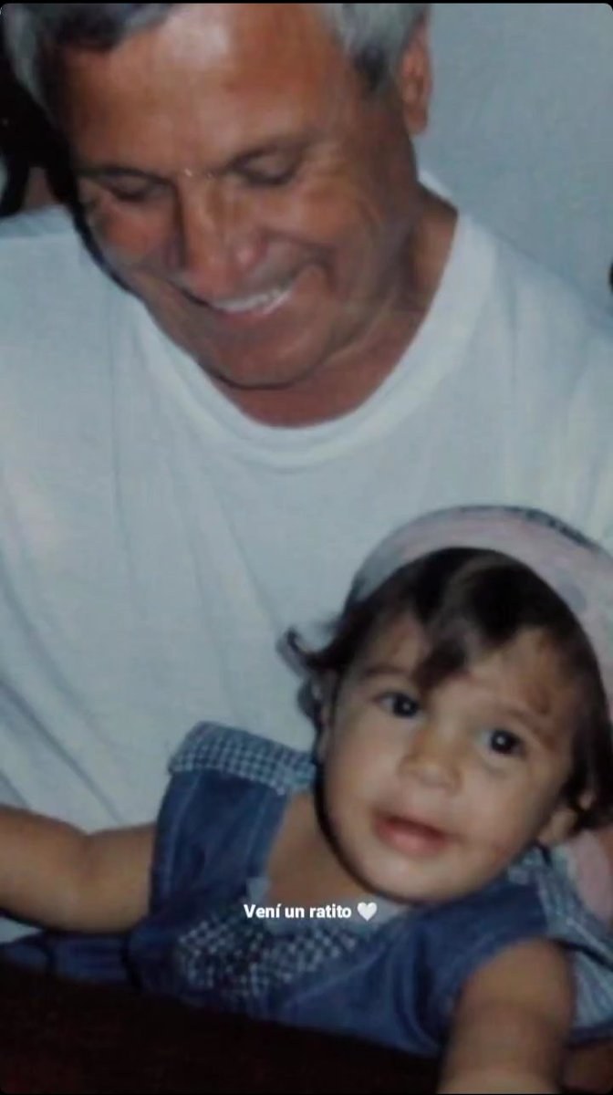 AleDiCandilo's tweet photo. Siempre me viste.
Abrazaste mis defectos más que yo seguro
Te veia brillar esos ojos cuando me iba bien en algo y si supieras que solo eso necesitaba
Con vos me quería un poco más a mi por como me querías vos
Cómo en esas fotos, siempre me viste

Te amo, te extraño siempre 🤍 https://t.co/fvmVr9y3n6