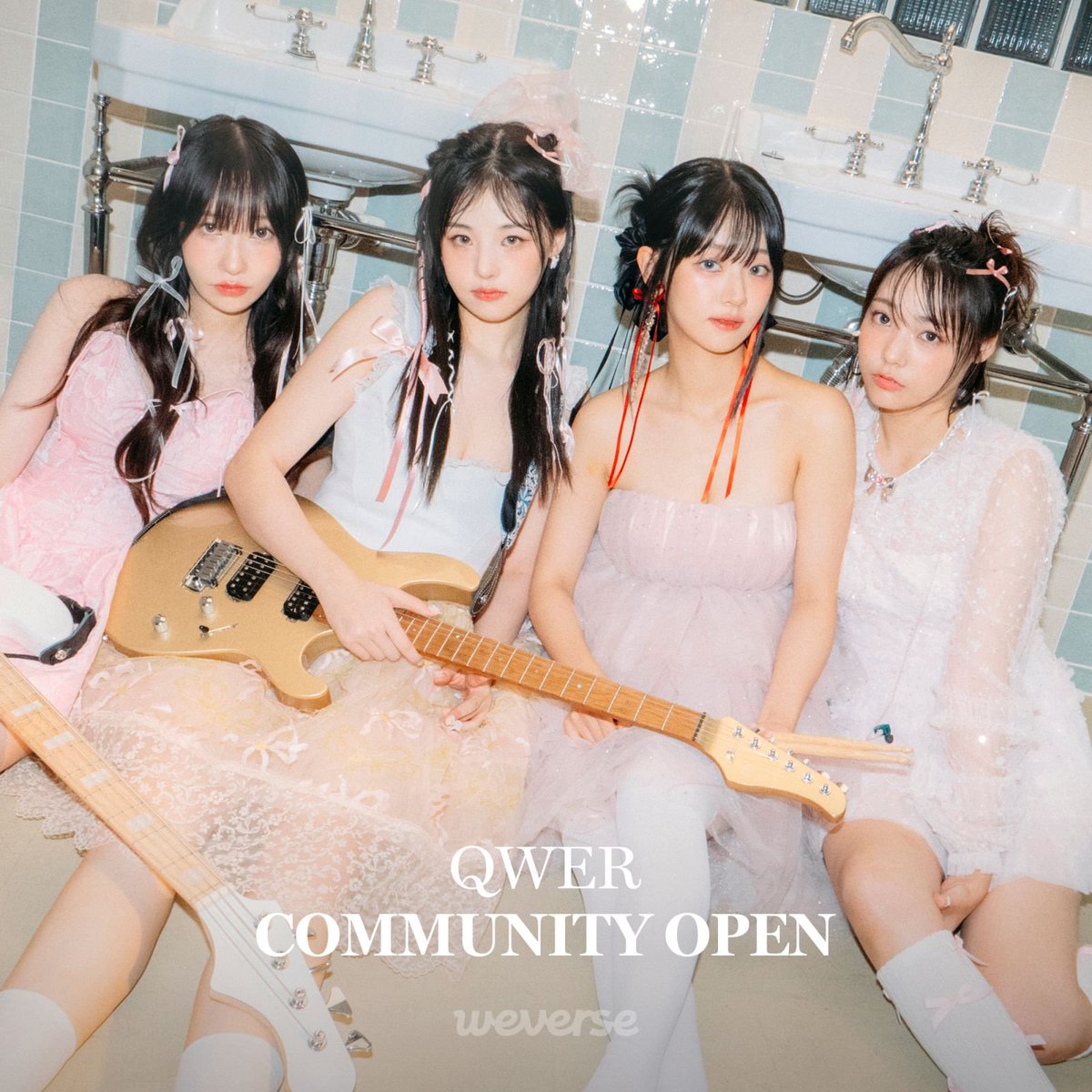 李始燕 LEE SIYEON 公式うちわ　元NMB48 QWER Former NMB48 Lee Siyeon has joined WEVERSE alongside her new group