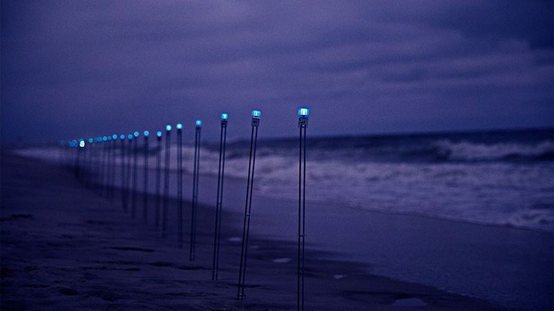 tripoddesign's tweet image. 10月20日(金)から22日(日)に茨城県の #大洗サンビーチ にて #NIGHTWAVE が開催されます!
イベント会場には #超小集電 技術によるブルーの光の道が登場いたしますので、是非ご来場ください！
#大洗 #インスタレーション #ライトアップ #茨城 #MPC
nightwave-oarai.jp