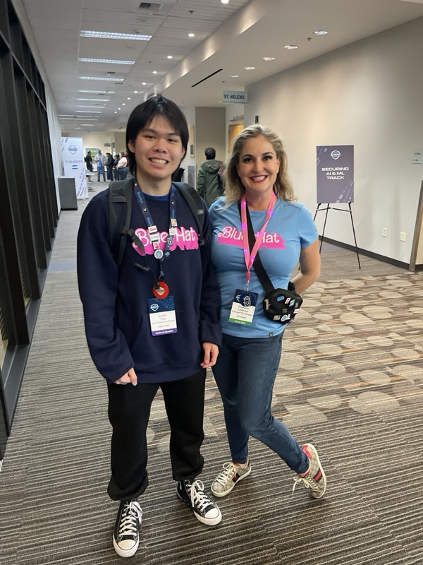 aarontng_'s tweet photo. Thank you, Stephanie for your kind words of support at the Conference!
@MSFTBlueHat
@fromsteph2u 
#BlueHat https://t.co/6vSXPmGbC7
