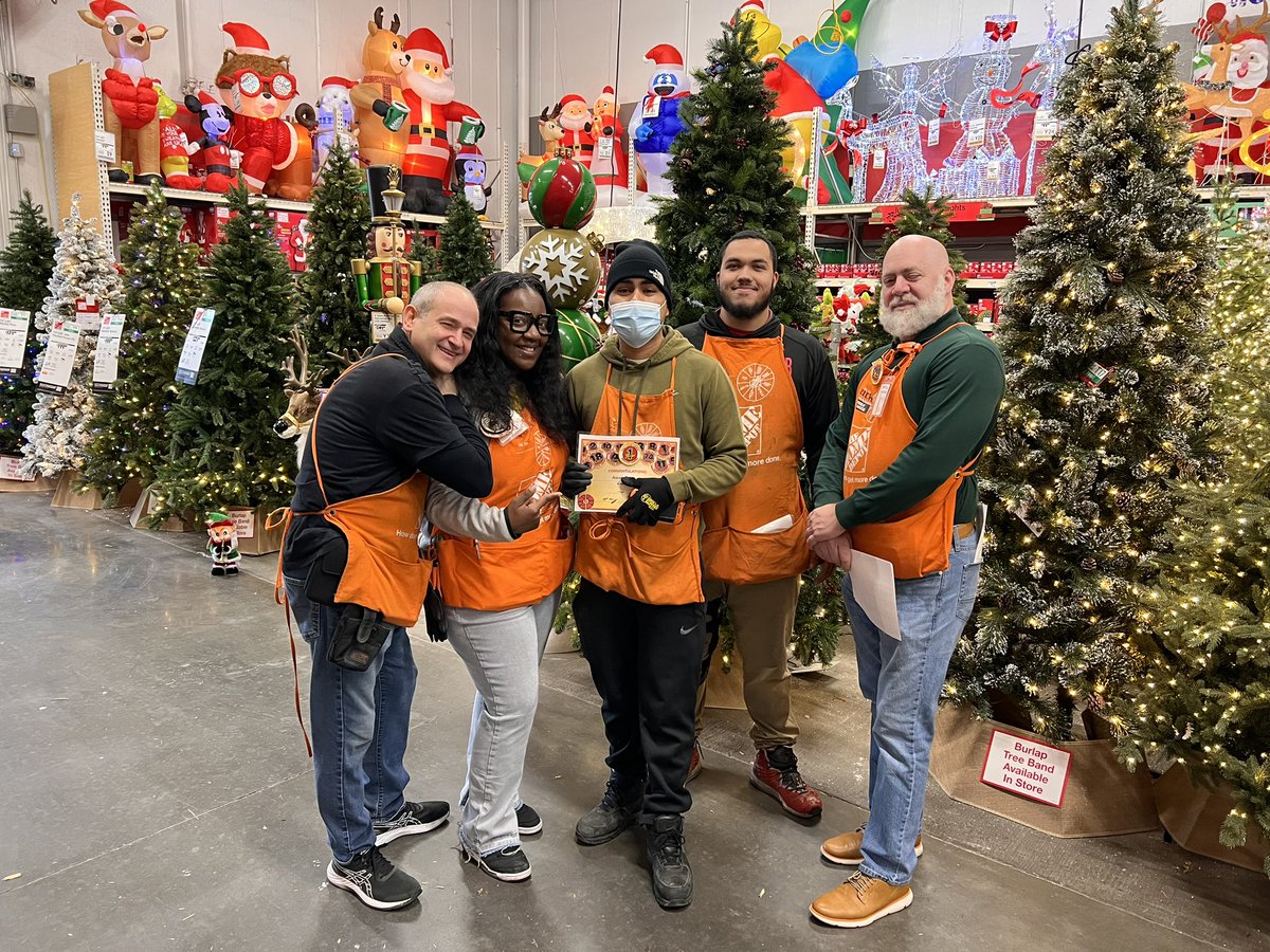 Celebrating Alexis 1 year anniversary 🧡💪🏽<a href="/RICHNYMETRO/">RICH MONTAGUE</a> <a href="/markr6792/">Marco</a> <a href="/TAQUIESHAR/">TaQuiesha</a>