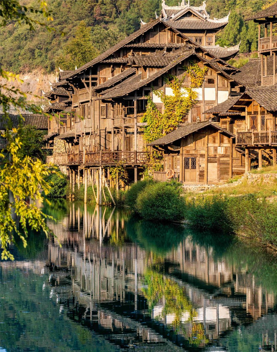 amazingguizhou2's tweet photo. Autumn in #Wujiazhai, Guizhou: stroll the cobblestone streets, sip tea by the riverside, and embrace the season's tranquility. Perfect for a soul-soothing escape. ๐Located in #Zunyi.
Photos courtesy of Wujiazhai Scenic Area.
#GuizhouTravels #AutumnEscapes #TeaByTheRiver https://t.co/ZjC7wJHOZb
