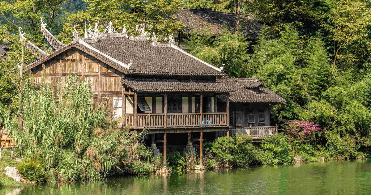 amazingguizhou2's tweet photo. Autumn in #Wujiazhai, Guizhou: stroll the cobblestone streets, sip tea by the riverside, and embrace the season's tranquility. Perfect for a soul-soothing escape. ๐Located in #Zunyi.
Photos courtesy of Wujiazhai Scenic Area.
#GuizhouTravels #AutumnEscapes #TeaByTheRiver https://t.co/ZjC7wJHOZb