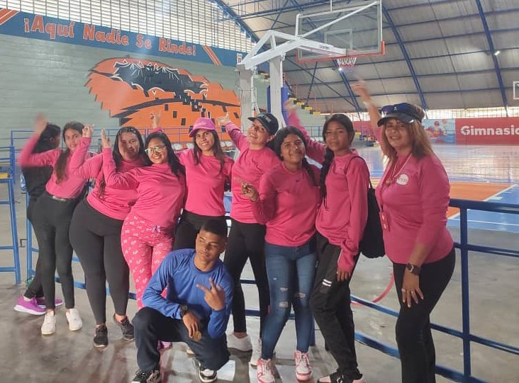 #Enterate ➡️Celebramos 
Mes Rosa 🩷 en #Carabobo con la "Campaña Preventiva Tócate" con nuestros participantes de la Formación Auxiliar de Recreación del <a href="/CFS_SimonR/">CFS Simón Rodríguez</a> con la guia de  la Mtp Sorady Silva, quiénes visitaron diversos espacios con Charla Informativa
#AprendeLaTécnica