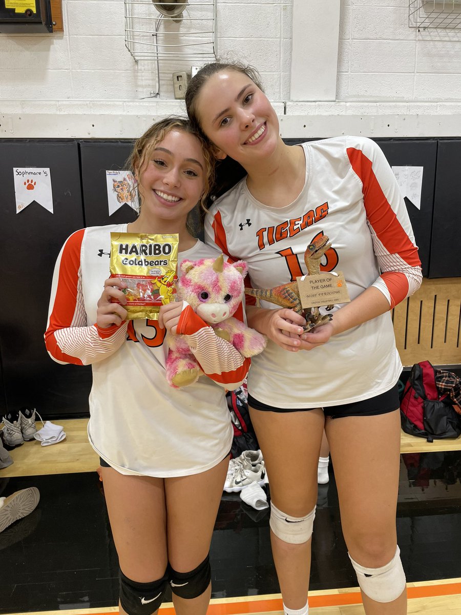 CrotonVball's tweet photo. Tigers over Haldane 3-1!
Erin Baumeister (#POTM) with 5aces, 19K, 16D. 
Zia Cohen 19D, 3aces. 
Katie Kurtz 10D. 
Zoe Brown: best team spirit!
@CrotonAthletics @lohudsports https://t.co/RRCnyR0PDq