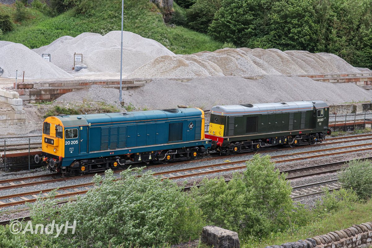 #TwentiesOnTuesday immaculate Peak Forest shunters 20205 & 20007 having a weekend break back in July. They were switched off both times I went up there to see them but still worth the trips to see these veterans still earning their keep. #HeritageDiesel #ChopperTuesday 1/7/23