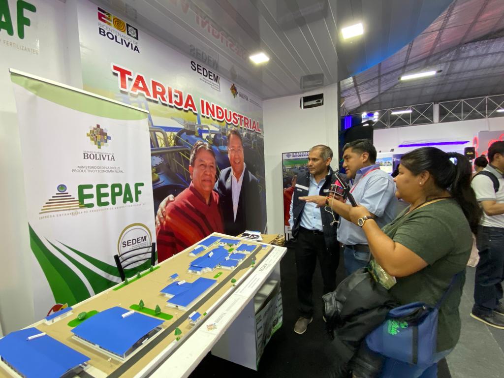 Sedem_Bolivia's tweet photo. #Exposur
¡Únete a nosotros en la #Exposur2023 para descubrir el orgullo boliviano en cada producto de #Ecebol, #Cartombol, #Envibol, #Papelbol, #Eepaf y #Eeps, empresas públicas que destacan por su calidad y contribución a la economía. Te esperamos en el stand del #Sedem. https://t.co/10Nsxi8IVZ