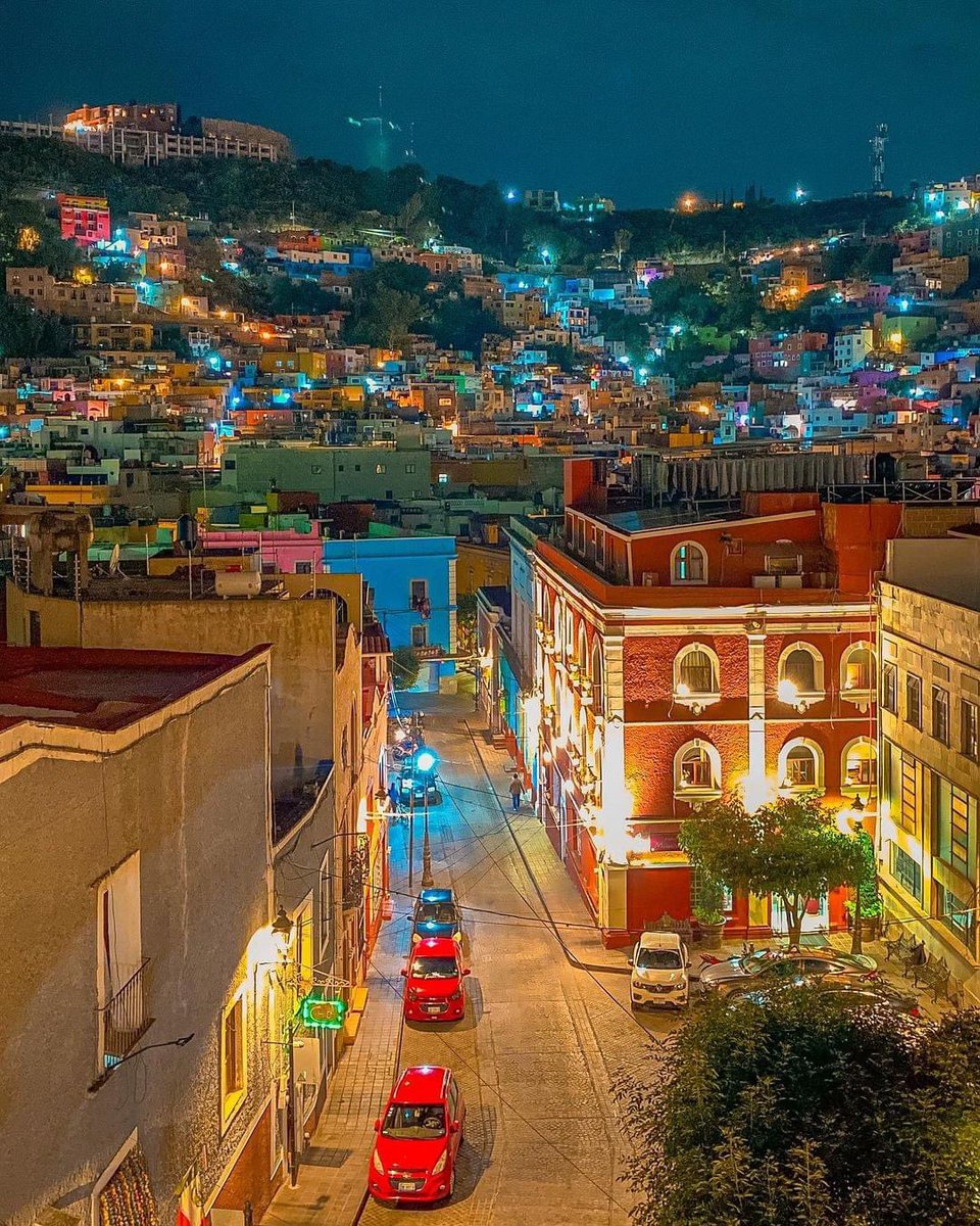 Ay mi #GuanajuatoCapital, qué precioso estás 🥰 Buenas noches desde nuestra Ciudad Patrimonio 🌙✨
📸 erickgarciafotografia