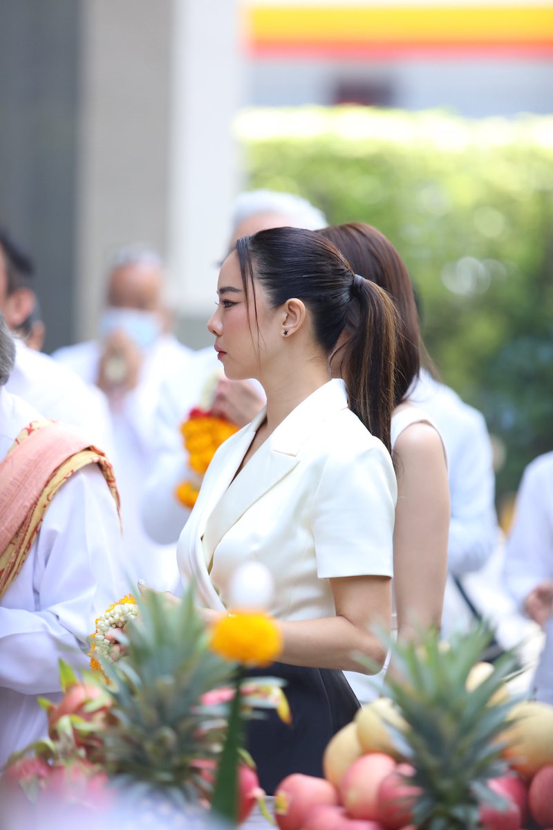 มุมข้างคุณรตา 🥰

 #crishorwang