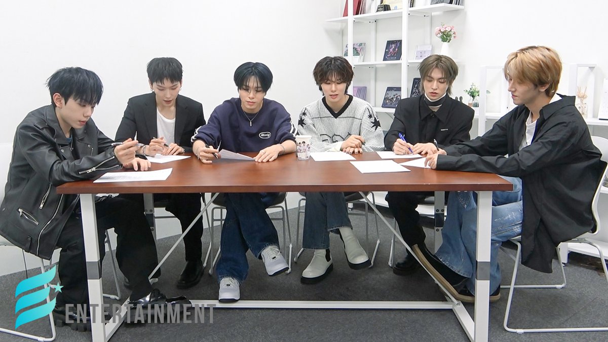 ELASTofficial's tweet photo. [🎥]
⠀
[E'CLIP] E'LAST(엘라스트) - 'Kiss me baby' 응원법 (Cheer Guide Video)
⠀
👉 https://t.co/TjdnOEyRND
⠀
#ELAST #엘라스트
#iDENTIFICATION #Kiss_me_baby https://t.co/m4IJEPYcPy
