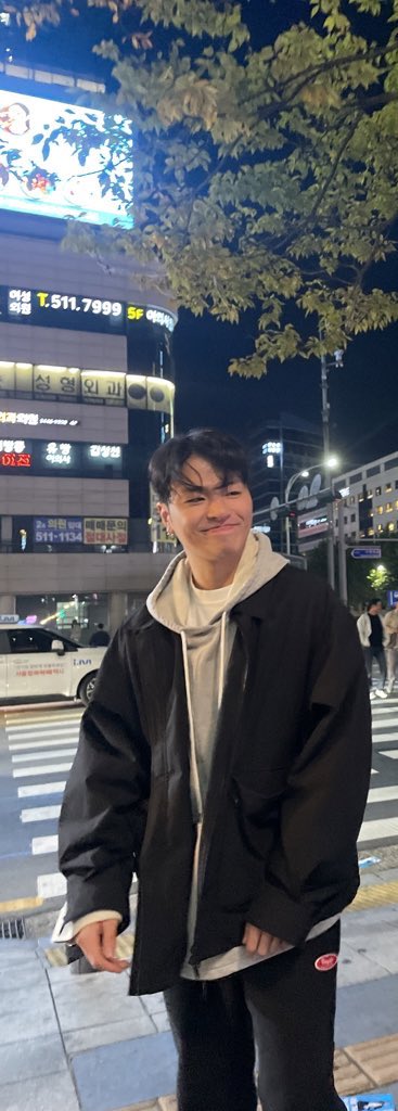 우연히 마주친 주내오빠 공익을 위해 공유합니다
오랜만에 봐도 역시 반질반질 잘생겼고 잘 지내는 것 같아보였어요 !