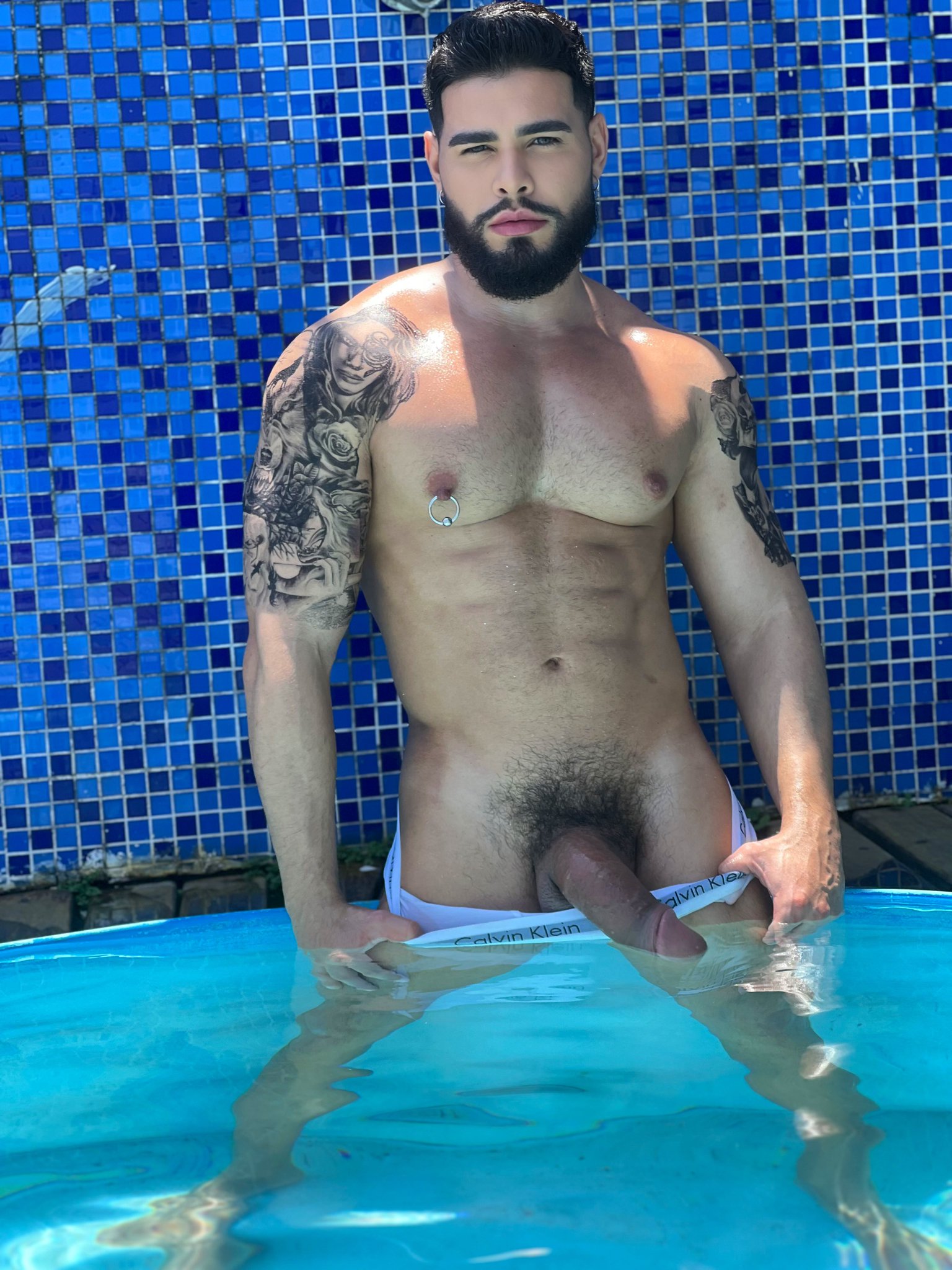 Do u come to the Pool ? 🏊 ❤️‍🔥 https://t.co/nC0eqvKGW9 https://t.co/ujnpJUxdQW