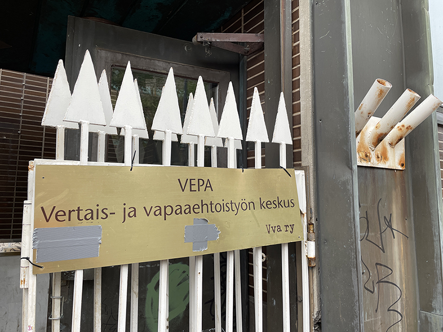 One4allOy's tweet photo. Asunnottomien yö on Vailla Vakinaista Asuntoa ry:n organisoima tapahtuma. One4allin henkilöstö oli auttamassa tapahtuman valmisteluissa. Niin kauan kuin asunnottomuus on ongelma Suomessa apuamme kaivataan. Kaikilla pitäisi olla #oikeuskotiin

#asunnottomienyö @vva_yhdistys https://t.co/cQmFSdmTiR