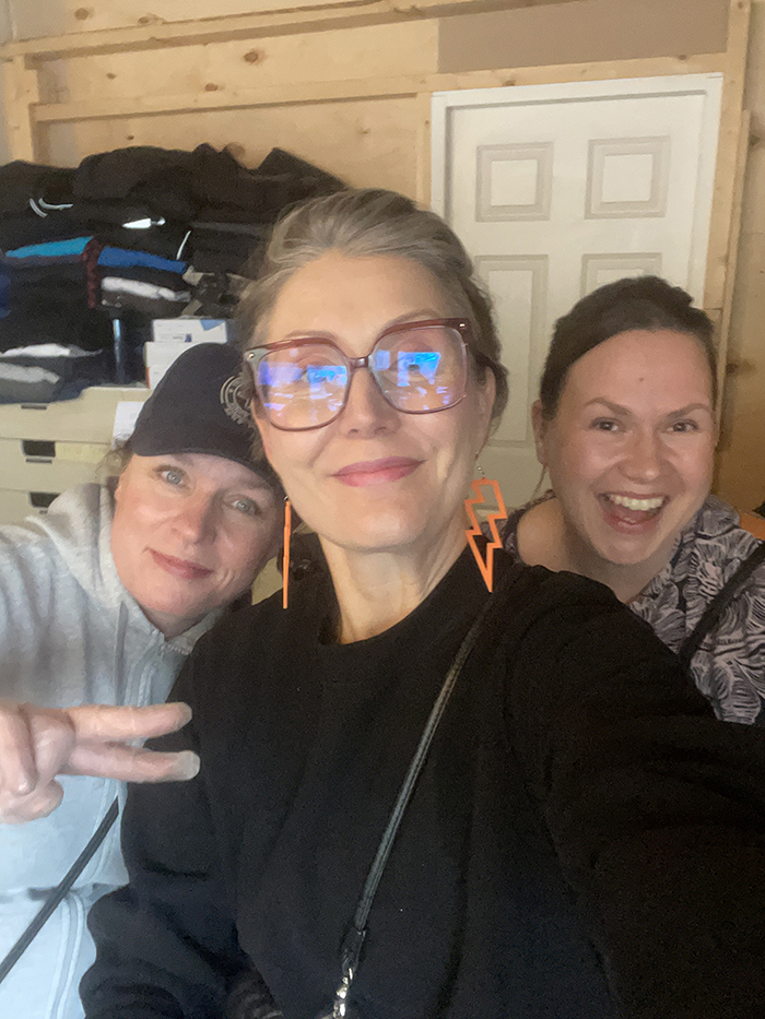 One4allOy's tweet photo. Asunnottomien yö on Vailla Vakinaista Asuntoa ry:n organisoima tapahtuma. One4allin henkilöstö oli auttamassa tapahtuman valmisteluissa. Niin kauan kuin asunnottomuus on ongelma Suomessa apuamme kaivataan. Kaikilla pitäisi olla #oikeuskotiin

#asunnottomienyö @vva_yhdistys https://t.co/cQmFSdmTiR