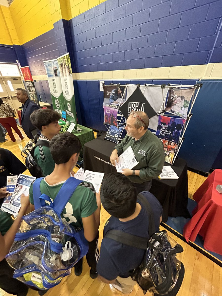 boutte_kendra's tweet photo. West Briar 8th grade students had a great time learning about the spectacular Magnet school possibilities available to them!! Today was a great day of learning and motivation! #brightfutures #HISDmagnetprograms #WBMS #GoalSetting https://t.co/nlgGpkcEUP