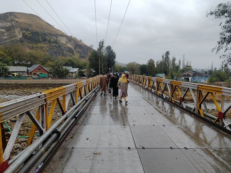 RisingKashmir's tweet photo. #SukhnagBridge temporarily closed for #traffic in #Budgam

Reports @Arifrashid0

@dicbudgam @DC_Budgam

https://t.co/yt3pPW0Qlb https://t.co/A81j2e9Hgq