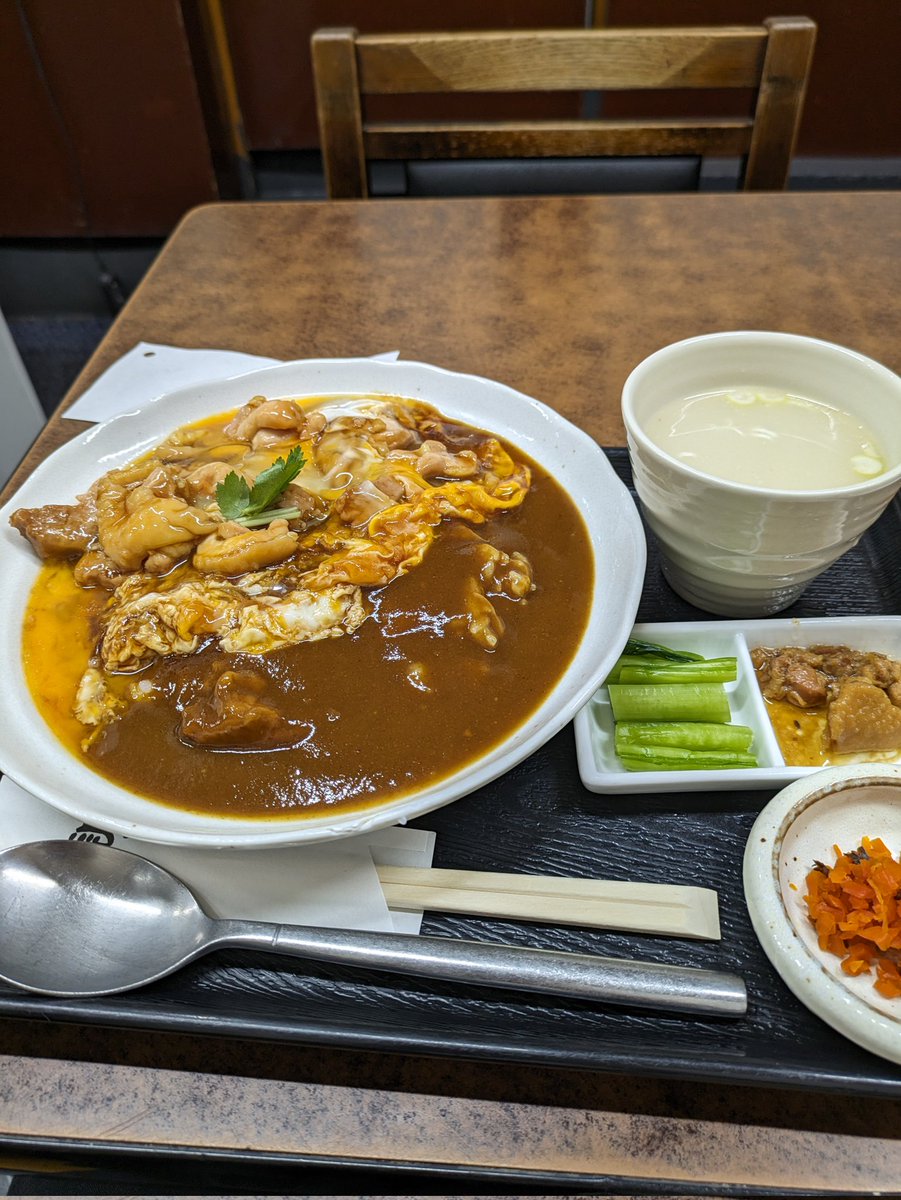 Catchy_Me_'s tweet photo. 暇だから築地で親子カレー🍛 https://t.co/CZqlBUrnJP