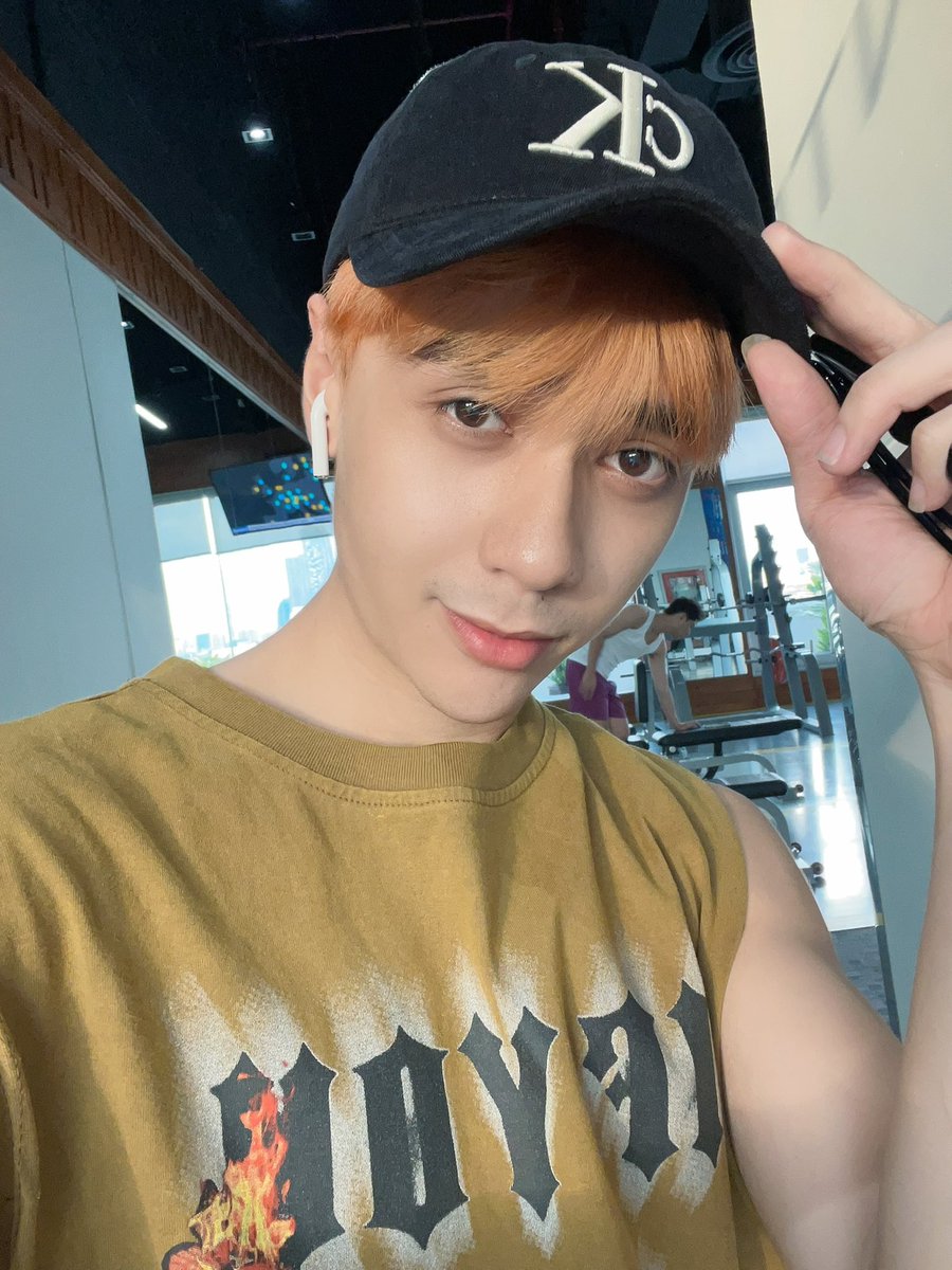 QH_MasterD's tweet photo. Tập được 5 phút rồi  … chụp ảnh rồi đi về thôi 🚶‍♂️
#quanghungmasterd https://t.co/4w5ZIJBm6c