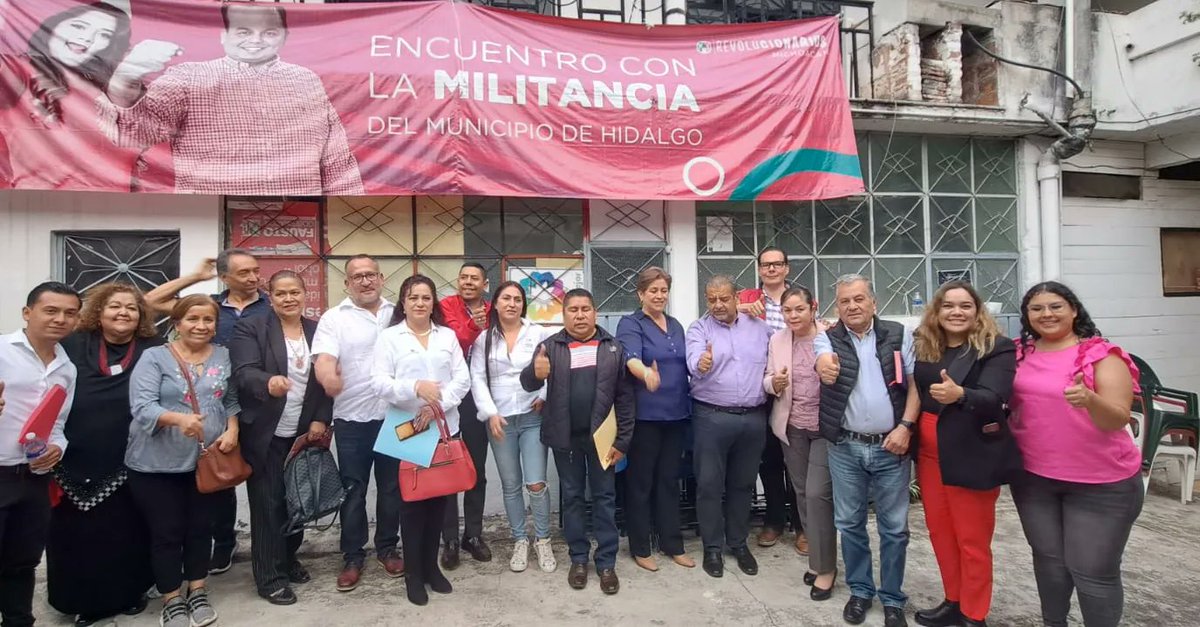 RJXMMichoacan's tweet photo. Nuestra Dirigente @Bren_GarnicaM se reunió con Priístas del ComitéMunicipal del PRI de CiudadHidalgo, para hacer entrega de los nombramientos del DirigenteMunicipal de la Red JóvenesxMéxico Octavio González, así como Stephanie Rodríguez como Delegada del DistritoLocalXIHidalgo https://t.co/0zLBjtBoon