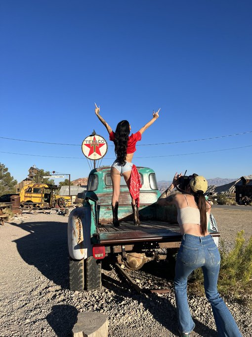 Did my trailer park pretty shoot today 💕 this shoot is dedicated to the girl who was called white/trailer