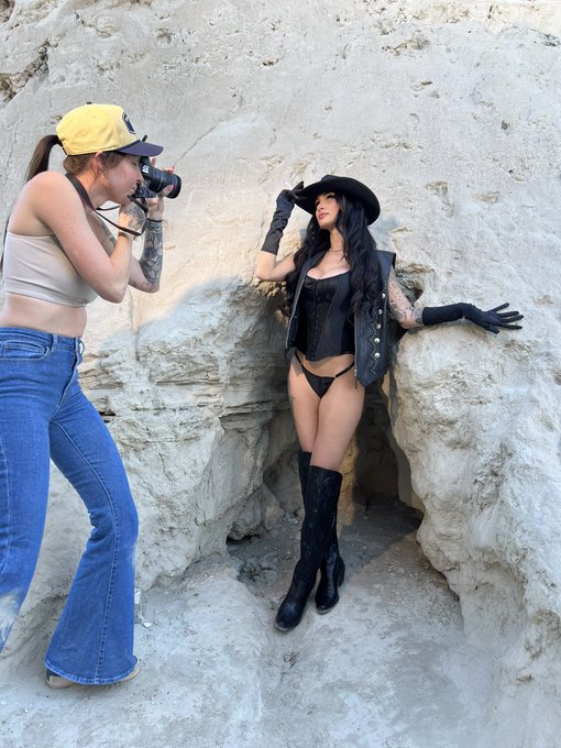 Did my trailer park pretty shoot today 💕 this shoot is dedicated to the girl who was called white/trailer