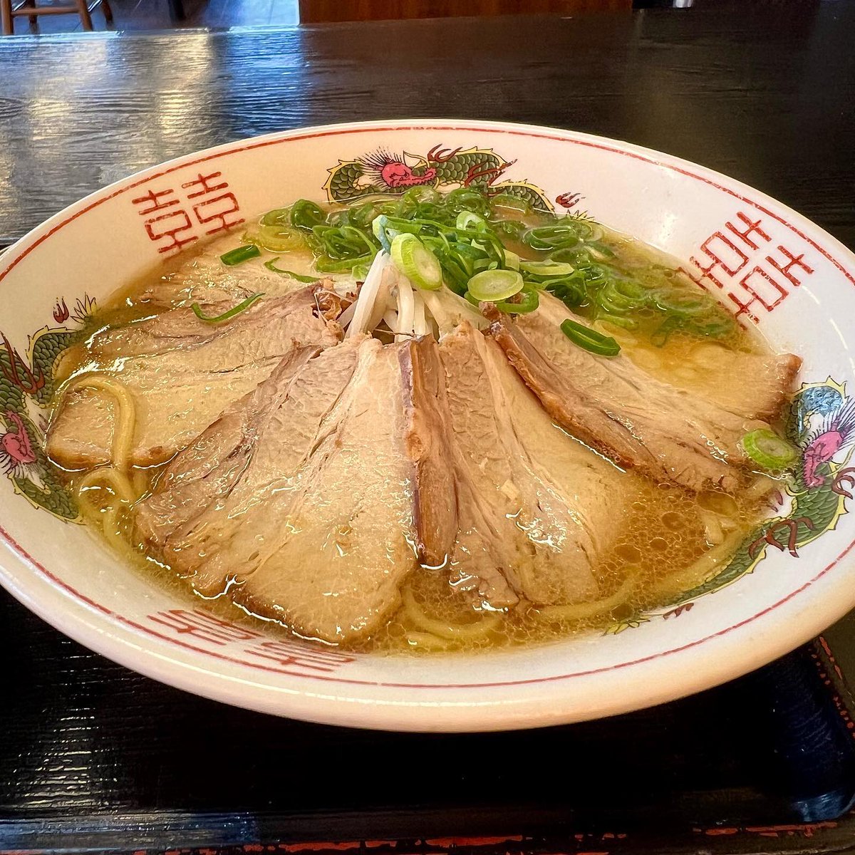 iconah126's tweet photo. 東広島付近でランチ難民になった時…通し営業の「やまいし」さんは、すごく助かる存在です‼︎‼︎

優しい味の「醤油豚骨系」のスープが身体に沁みるぅ〜(´∀｀*)♪♪

派手さは無いですが好きな一杯です🍜
・
・
・
・
#広島グルメ #広島ランチ #東広島ランチ #グルメ #グルメスタグラム #ランチ https://t.co/MiwxfATWar