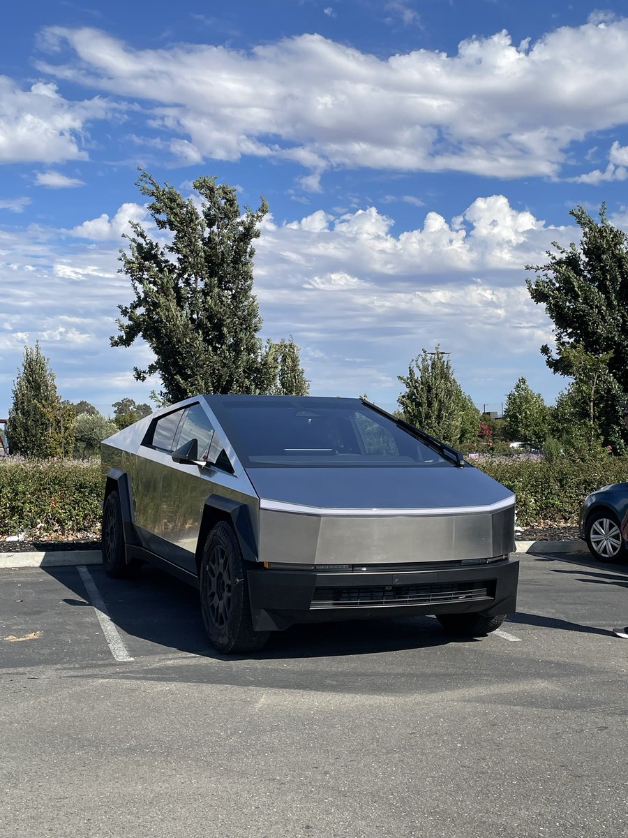 teslaownersSV's tweet photo. The most iconic car ever made 📐👽
@cybertruck https://t.co/SPYvGyI2jn