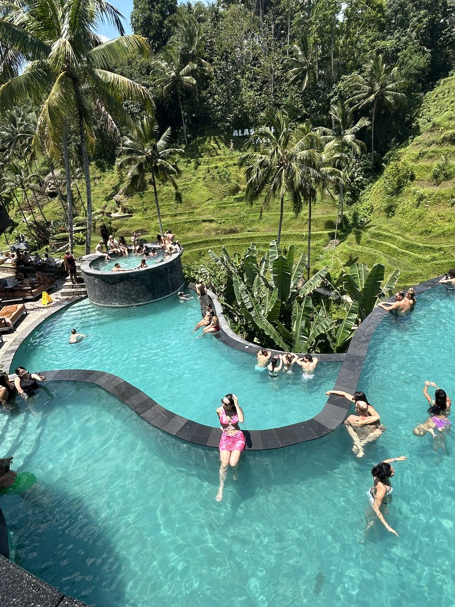 cmlvl623's tweet photo. Bali ouuu 🇮🇩 https://t.co/CMWiK7Jpk9