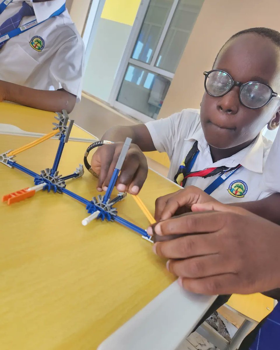 TreasureTroveM's tweet photo. Hands-On-Learning for Little Engineers👩‍🏭👩‍🔬🔧

#STEMEngineers #Engineeringforkids #TreasureTroveSchools #codingforkids #roboticsforkids #treasuretrovemontessorischool #Osunstate #Osogbo #Schoolsinosun https://t.co/Su4k0BIaQ2