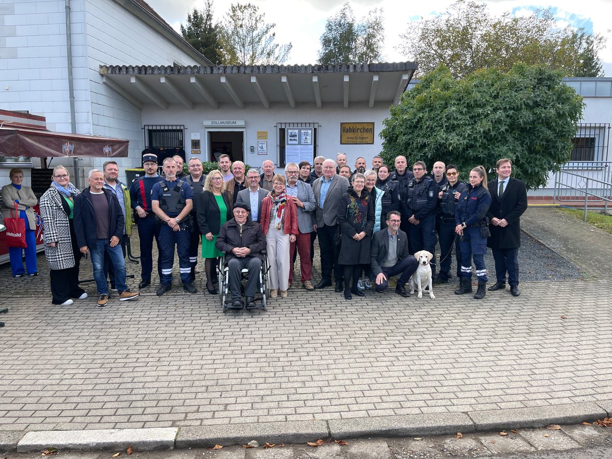 #Anniversaire 🇫🇷🇩🇪 | Dominique Laurent, sous-préfète de Sarreguemines, a participé au 30e anniversaire du musée de la douane, situé près du pont séparant #Habkirchen (Sarre) et #Frauenberg (Moselle) en présence de Reinhold Jost, ministre de l'intérieur de Sarre.