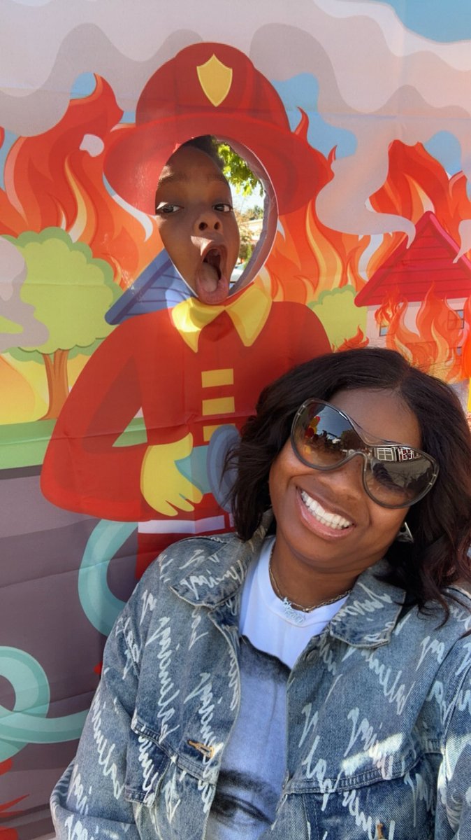 ebyspice's tweet image. Mama shit 

Home Depot for the kiddo 

We do this man 

Store manager wanted a photo with my creation cause of all his pins #beenbeen #homedepot #kidsworkshop