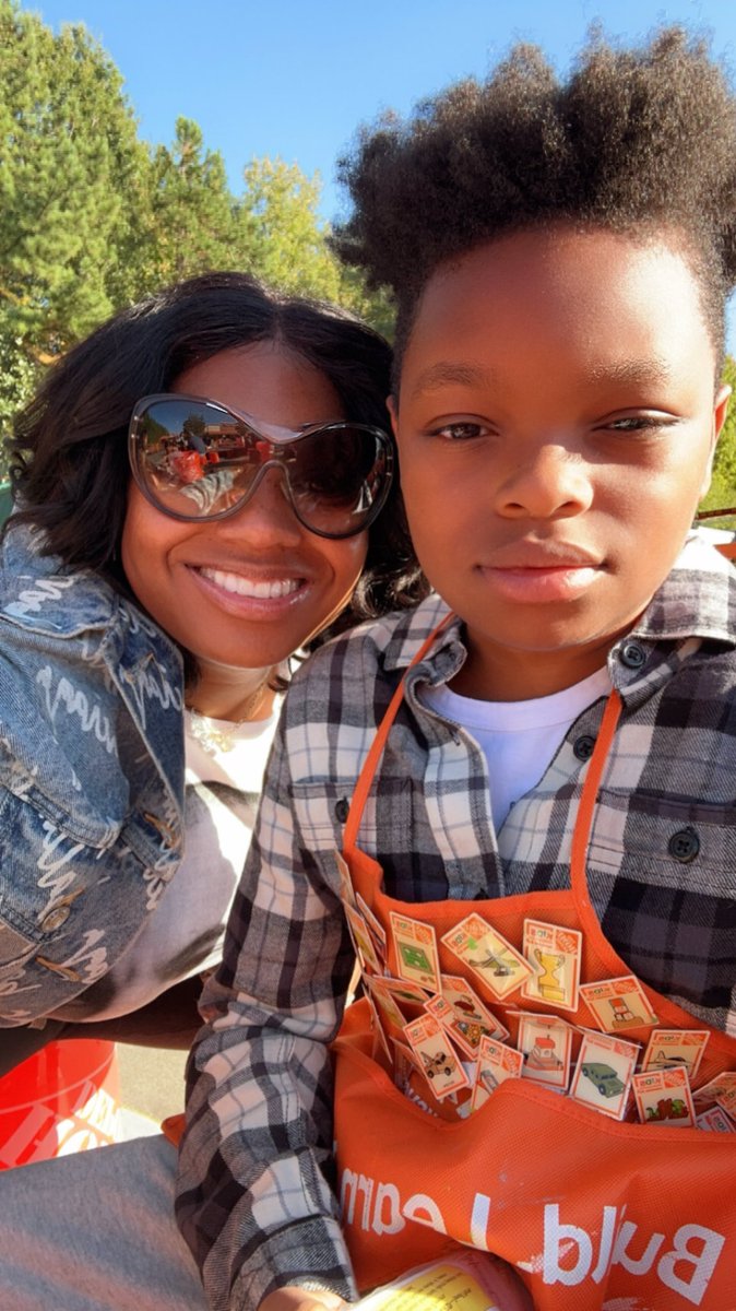 ebyspice's tweet image. Mama shit 

Home Depot for the kiddo 

We do this man 

Store manager wanted a photo with my creation cause of all his pins #beenbeen #homedepot #kidsworkshop