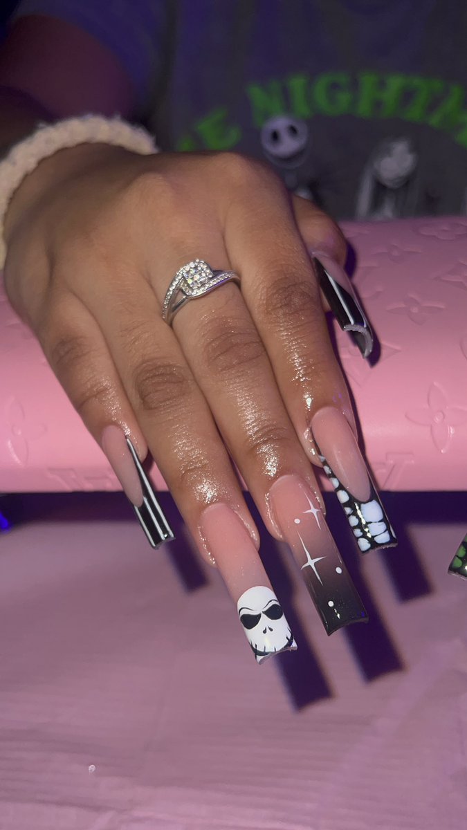beenthatgal999's tweet photo. Me being able to finally draw a character on a nail is probably one of my proudest accomplishment this year 🥹📈 #lanailtech https://t.co/QXlz0Mx0TW
