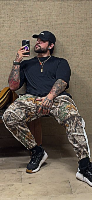 Hands https://t.co/9ejw3qENmq