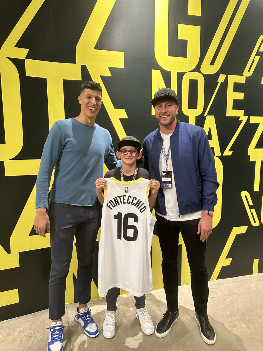 Simone Fontecchio (@simofonte13) on Twitter photo So great to see my guy <a href="/mattyvincent44/">Matt Walsh</a> again tonight after 10 years!!!
One of my first American teammate a long time ago back in Bologna!
Crazy how life brought us together again as we played his team tonight in SLC
Congrats to you and your beautiful family Matt! So great to see my guy <a href="/mattyvincent44/">Matt Walsh</a> again tonight after 10 years!!!
One of my first American teammate a long time ago back in Bologna!
Crazy how life brought us together again as we played his team tonight in SLC
Congrats to you and your beautiful family Matt!