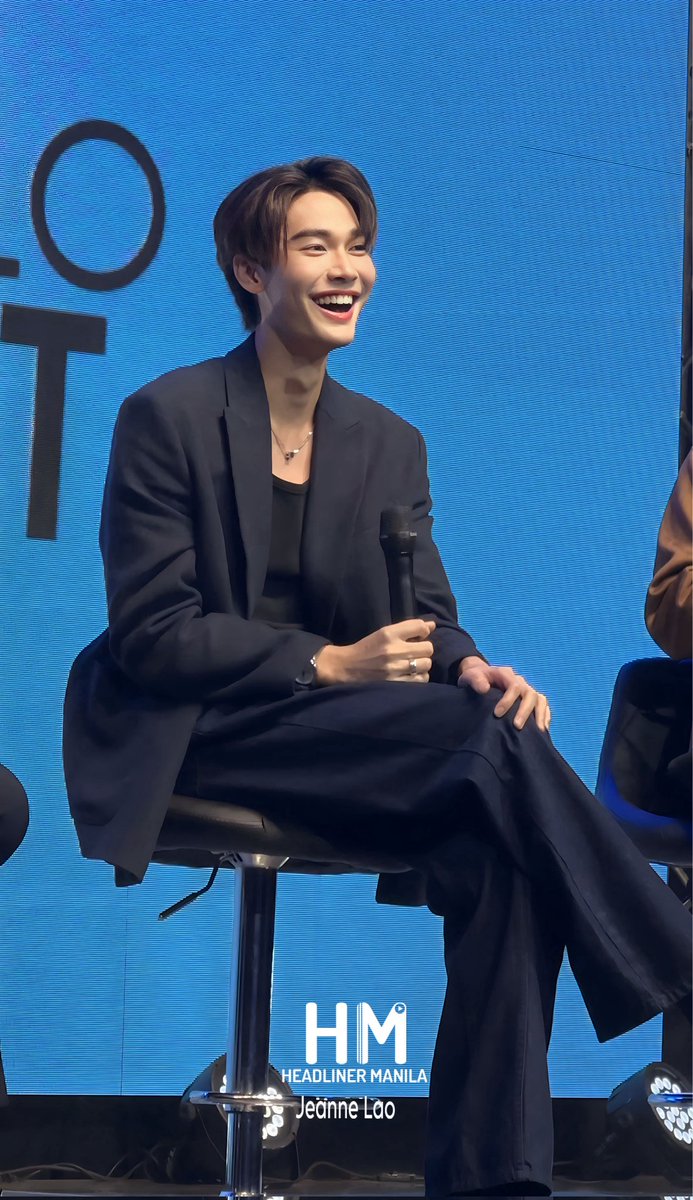 headlinermnl's tweet photo. [PRESSCON] The brightest 'north star' glowing in Manila last weekend. How was your experience with Dew's Fanmeeting in Manila? 

Swoon over this beautiful photos of Dew

Follow us on our social media platforms to get more updates.

#Dew1stSoloFMinManila  by @makeitliveasia https://t.co/eLvXu02ioN