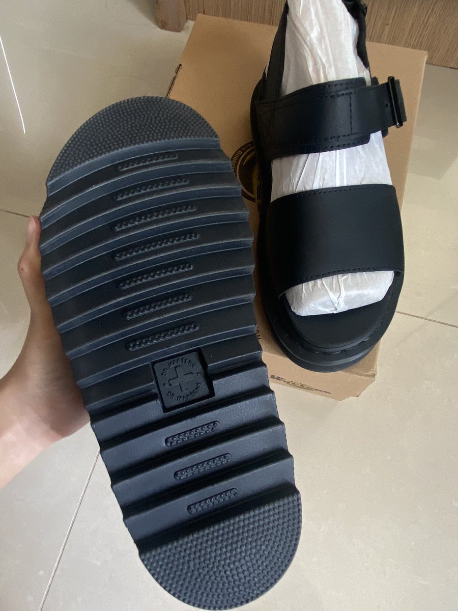 krwylop's tweet photo. ส่ง Dr.martens ของแท้ซื้อจากช้อป
รุ่น voss size36 EU 
ราคา 2000รส

อุปกรณ์ครบ ไม่เคยใหม่มากๆค่าา ใส่ซื้อมาผิดไซส์ ทักมาขอดูรูปพต ได้ค่าา✨💐
#ส่งต่อ #drmartens #ส่งต่อรองเท้า #ส่งต่อเสื้อผ้ามือ2 https://t.co/NRkJWIcXz1
