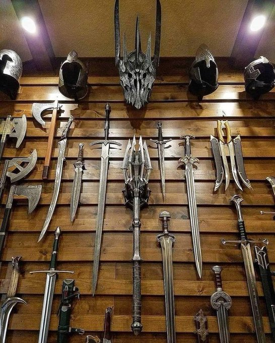MultiversoTM's tweet photo. Entras en la casa de alguien y te encuentras esto.  ¿Qué haces? https://t.co/NdLqi1HkpI