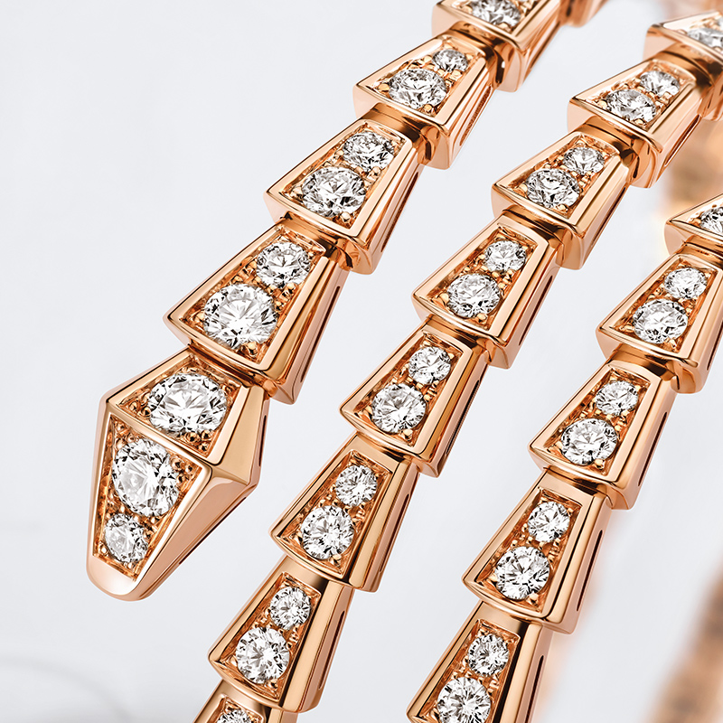 Bulgariofficial's tweet photo. 11月9日（木）～26日（日）、東京でブルガリのアイコン「セルペンティ」75周年を記念したエキシビションを開催。
これまでブルガリがセルペンティと歩んだ75年を体感できるこの機会をご堪能ください。
ご来場予約は公式LINEにて。

#Bulgari #Serpenti75