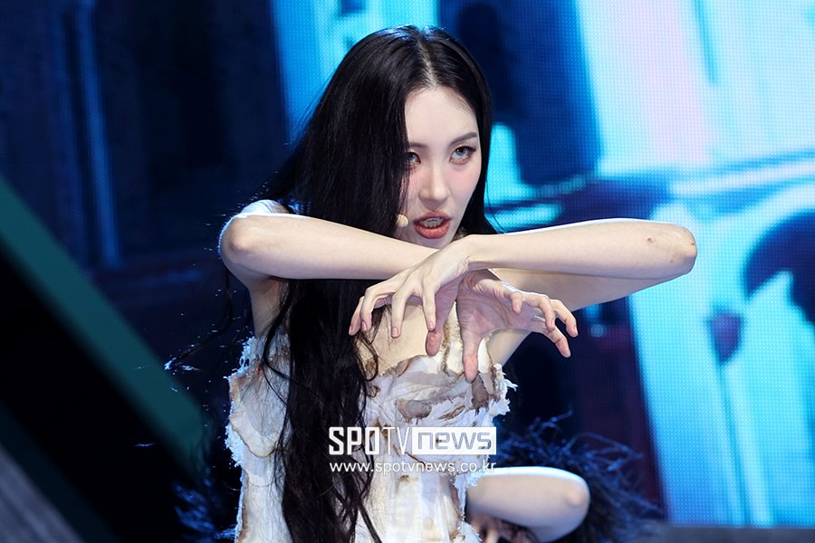 KPOPFAVE_'s tweet photo. [231017] We callin' mayday mayday and here's @official_sunmi_! 🫶🌊🫶 #SUNMI #선미 #STRANGER #Hello_STRANGER https://t.co/YxKt4apdPb