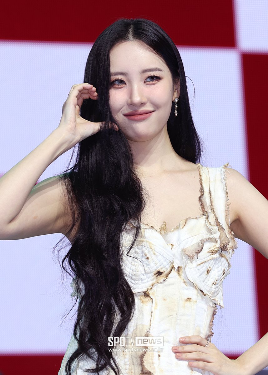 KPOPFAVE_'s tweet photo. [231017] We callin' mayday mayday and here's @official_sunmi_! 🫶🌊🫶 #SUNMI #선미 #STRANGER #Hello_STRANGER https://t.co/YxKt4apdPb