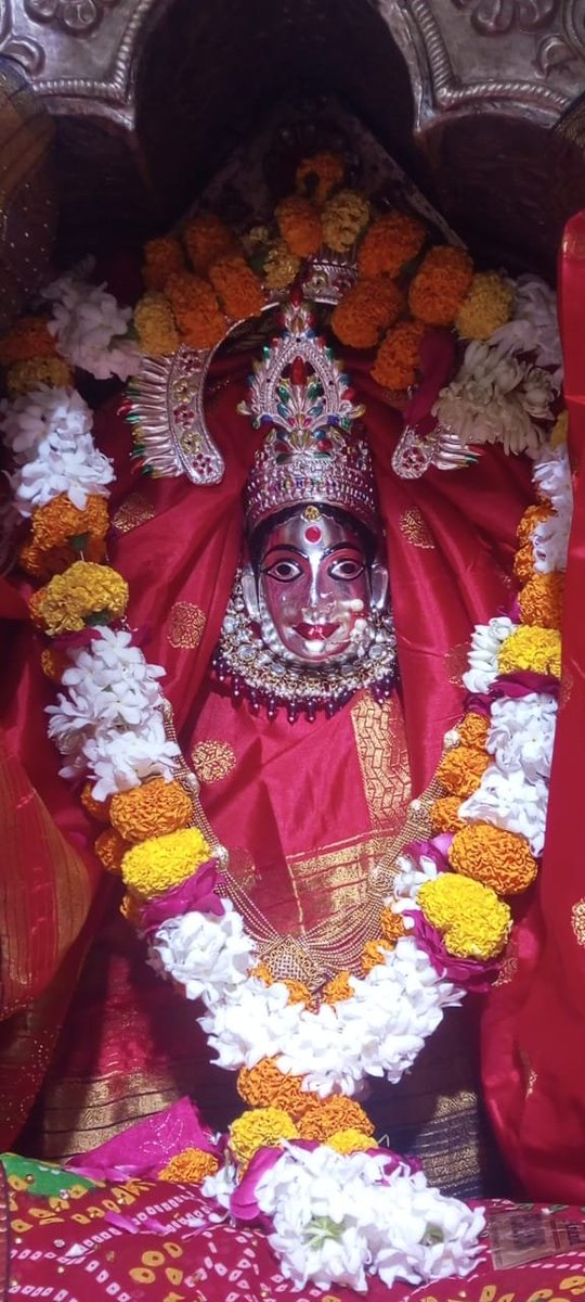 सर्वमंगल मांगल्ये शिवे सर्वार्थ साधिके।
शरण्ये त्र्यंबके गौरी नारायणि नमोऽस्तुते।।
🚩🚩🚩🚩🚩🚩🚩🚩
🚩दिनांक - १७/१०/२०२३🚩
🚩दिन : मंगलवार🚩
🚩🙏🙏माँ संकटा माता संध्या दर्शन��🙏🚩
.
Page like👉 : Sankata Devi Mandir Lakhimpur
.
#navratri #navratrispecial #garba #india