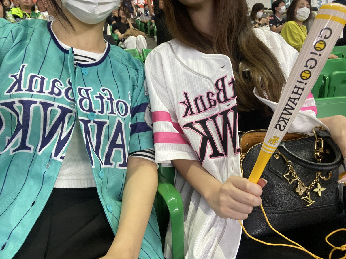 R___0310's tweet photo. 今年初観戦してソフトバンクにどっぷりハマって、ほんまちょっとしか観戦できんかったけど推しがおる生活は超楽しい🫠💗
昨日負けてしまってオフに入るの悲しいけど、来年に向けて頑張ろう🐰オフはオフの楽しみが待ってる🥰 https://t.co/UGTddH87OO