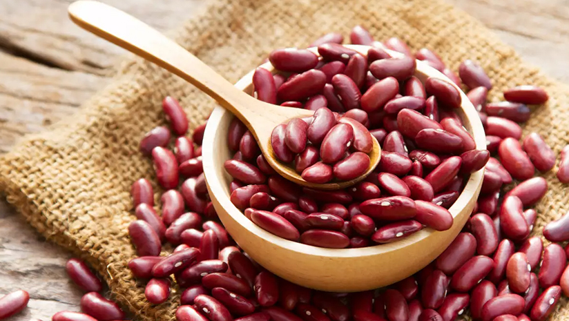 NaturallySudha's tweet photo. #NavratriRecipes #MaaChandraghanta #Red #Rajma #9NightsOfDevi
Maa Chandraghanta is worshipped on the 3rd day of Navratri. Red color is said to signify this day.
So let's relish Rajma (Red Kidney beans) Sundal as today’s prasad. Rajma is a popular fiber/protein rich legume that helps control blood sugar. It also improves digestive health and is good for bone strength.
Rajma Sundal - Ingredients needed:
¼ inch Ginger
½ cup Rajma
1 ½ cups Water for pressure cooking
1 tablespoon Oil
½ teaspoon
Mustard seeds
½ teaspoon Urad dal (split)
5-6 pepper corns Curry leaves
Salt to taste
2 tablespoons grated Coconut
Preparation procedure:
Wash rajma & soak overnight. Pressure cook till soft but unbroken & drain. Heat oil in a pan & once mustard seeds pop, add urad dal & grated ginger & sauté. Add rajma to this with salt & stir cook; garnish with curry leaves, powdered pepper & grated coconut.
Relish the red richness with friends and family!
P.s - you can replace pepper with green chillies or red ones, either by grinding or by cutting into small pieces
#repost