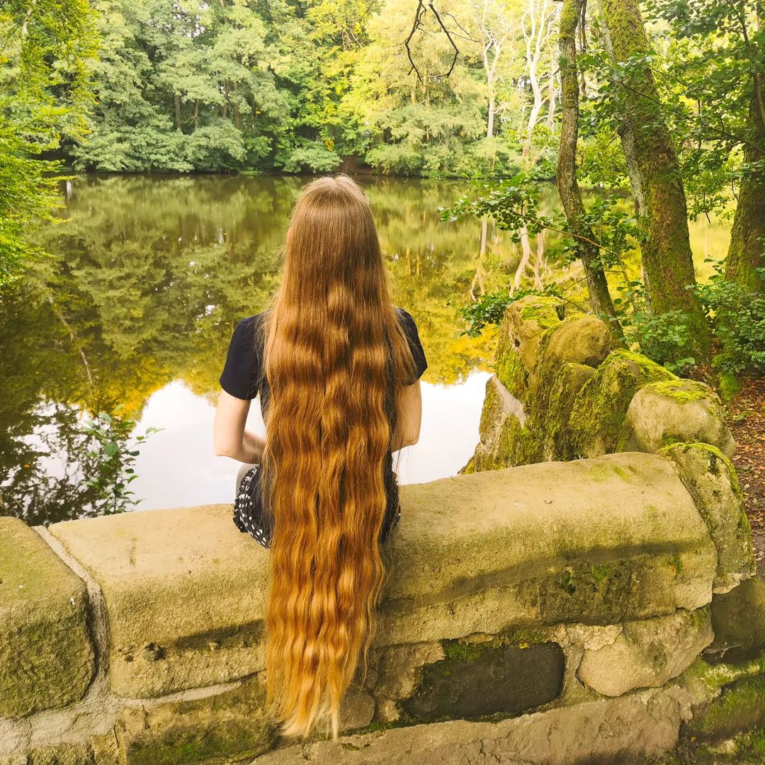 Lake days are the best days😀 #lake #lakeview #nature #longhair #verylonghair #kassel #austriangirl #travelgirl