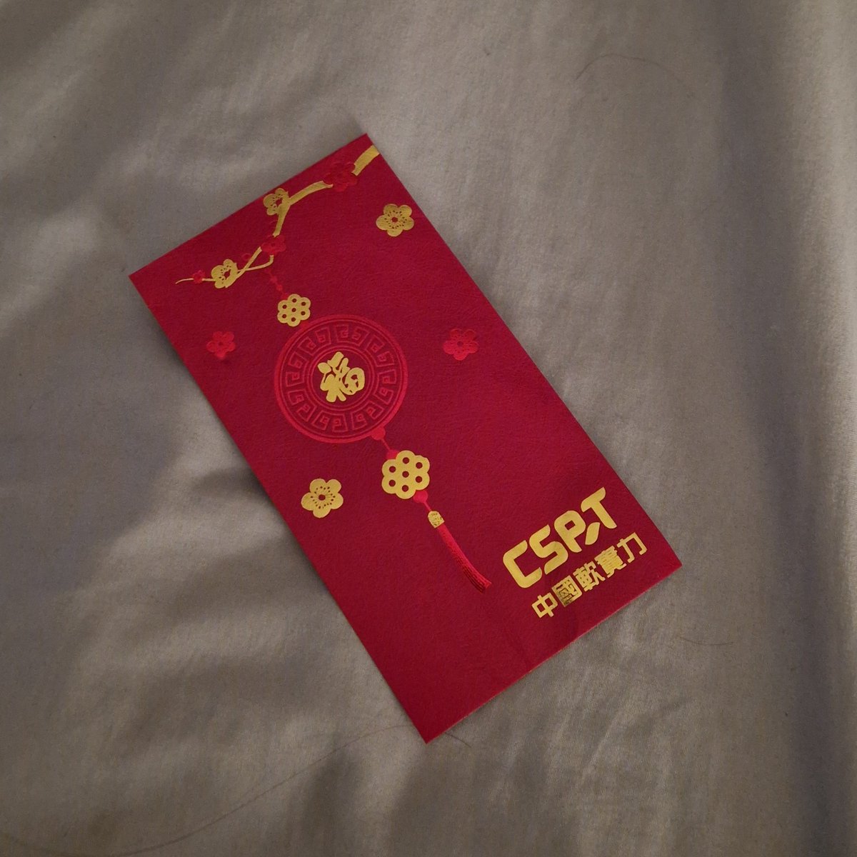 tyongdiet's tweet photo. my parents are so extra they gave me a red packet for my first day of work 😭 https://t.co/0GzlrhIzRs
