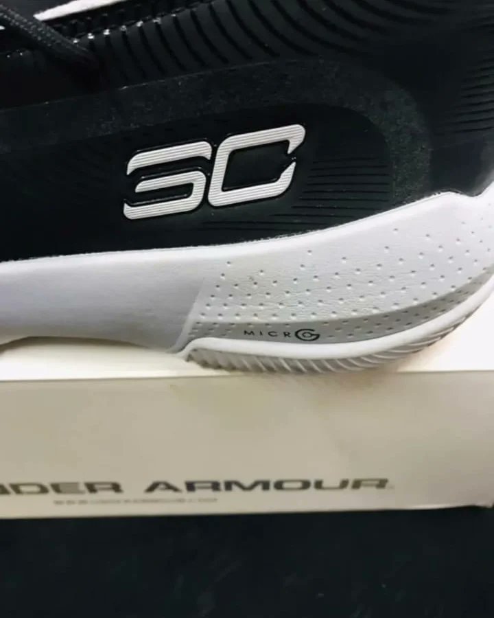 essentialZim's tweet photo. #UA 
#Instore
#readilyavailable 
#Sale 
#clearancesale 
#originalsonly 
#boxed 
#sneakers
#weareopen 
#Check out our new spot at Corner Lezard Avenue and Prince Edward road, Milton park Kensington ✅
#+263783945122 app/calls✅
@essentialZim https://t.co/JOCNg540JS